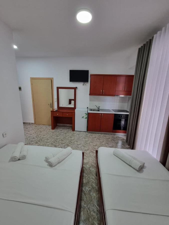 Ideal Apartments & Rooms Саранде Екстериор снимка